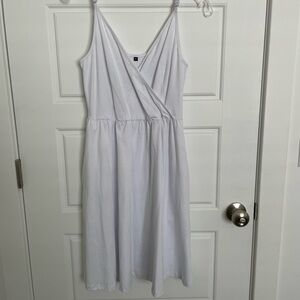 Casual White Fit and Flare Dress with Pockets Med